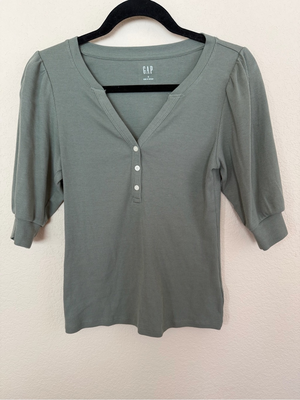 GAP Jade/Sage Green Puff-Sleeve Henley Tee